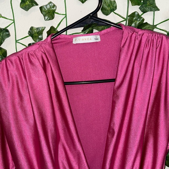 It’s a beautiful pink stretchy long sleeves dress - Picture 7 of 8